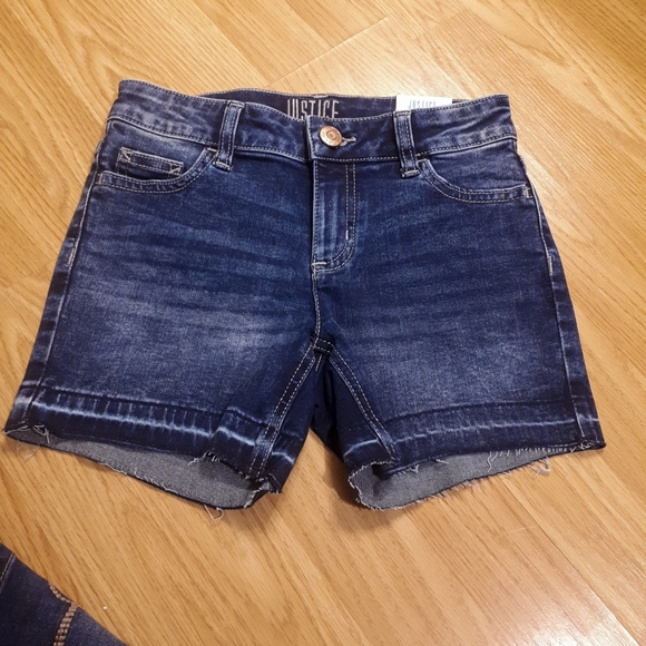 Bundle: one skort and one pair of shorts - Picture 3 of 12